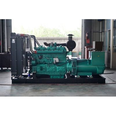 200kw乾能柴油發(fā)電機(jī)組-乾能6缸柴油機(jī)6135AZLD柴油發(fā)電機(jī)組,缸徑/行程：135/150mm,柴油發(fā)電機(jī)組水冷發(fā)動機(jī)功率227KW,柴油發(fā)電機(jī)組配套馬拉松斯坦福發(fā)電機(jī)。廠價直銷歡迎選購：13773399855。