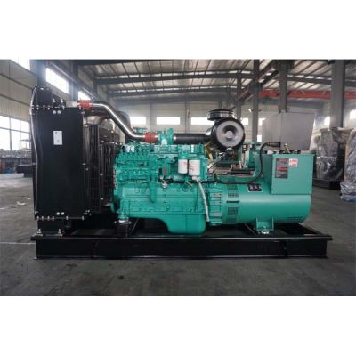 120kw東風(fēng)康明斯柴油發(fā)電機(jī)組-東風(fēng)康明斯6缸柴油機(jī)6BTAA5.9-G12柴油發(fā)電機(jī)組,缸徑/行程：102/120mm,柴油發(fā)電機(jī)組水冷發(fā)動(dòng)機(jī)功率140KW,柴油發(fā)電機(jī)組配套馬拉松斯坦福發(fā)電機(jī)。廠價(jià)直銷歡迎選購：13773399855。

