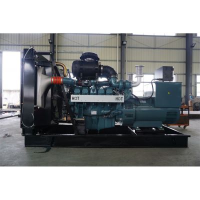 500kw斗山大宇柴油發(fā)電機(jī)組-斗山大宇10缸柴油機(jī)DP180LA柴油發(fā)電機(jī)組,缸徑/行程：128/142mm,柴油發(fā)電機(jī)組水冷發(fā)動機(jī)功率552KW,柴油發(fā)電機(jī)組配套馬拉松斯坦福發(fā)電機(jī)。廠價直銷歡迎選購：13773399855。