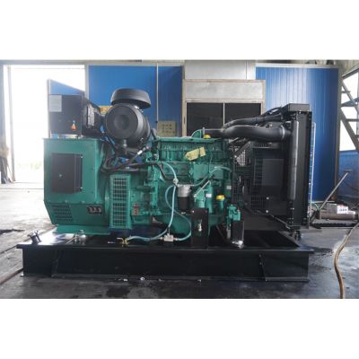 100kw沃爾沃柴油發(fā)電機(jī)組-沃爾沃4缸柴油機(jī)TAD532GE柴油發(fā)電機(jī)組,缸徑/行程：108/130mm,柴油發(fā)電機(jī)組水冷發(fā)動(dòng)機(jī)功率114KW,柴油發(fā)電機(jī)組配套馬拉松斯坦福發(fā)電機(jī)。廠價(jià)直銷歡迎選購：13773399855。