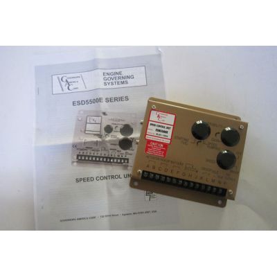6端子接直流24V（特殊訂貨12V）電源，可利用發(fā)動(dòng)機(jī)的控制電瓶、起動(dòng)電瓶或采用其它穩(wěn)壓及非穩(wěn)壓電源供電，但要保證系統(tǒng)的峰值功耗和電壓波動(dòng)范圍的要求。當(dāng)采用起動(dòng)電瓶供電時(shí)，必須設(shè)置充電裝置以保證電瓶電量充足。在發(fā)動(dòng)機(jī)起動(dòng)時(shí)，電瓶短時(shí)間的輸出電壓跌落不會(huì)影響調(diào)速器正常工作。轉(zhuǎn)速控制器正電源端（6腳）通過(guò)電源開(kāi)關(guān)（或停機(jī)開(kāi)關(guān)）、必要時(shí)可加保險(xiǎn)絲串連直接接至24V電瓶正極，即直接從電瓶正極取電。轉(zhuǎn)速控制器負(fù)電源端（5腳）必須從電瓶負(fù)極直接引線。如果電源負(fù)極需接地，則電源負(fù)極在電瓶負(fù)極端接大地，不能從控制器負(fù)極（