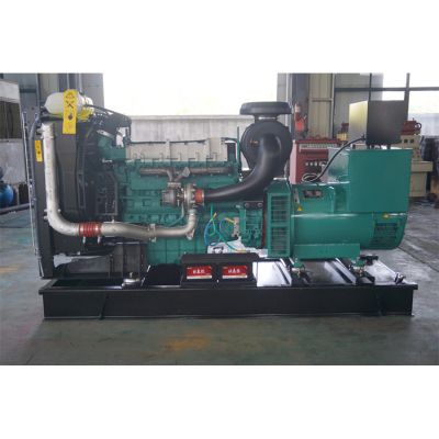 200kw沃爾沃柴油發(fā)電機(jī)組-沃爾沃6缸柴油機(jī)TAD734GE柴油發(fā)電機(jī)組,缸徑/行程：108/130mm,柴油發(fā)電機(jī)組水冷發(fā)動(dòng)機(jī)功率222KW,柴油發(fā)電機(jī)組配套馬拉松斯坦福發(fā)電機(jī)。廠價(jià)直銷歡迎選購：13773399855。