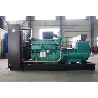 700KW玉柴柴油發(fā)電機組-玉柴6缸柴油機YC6TD1000-D30,柴油發(fā)電機組缸徑/行程：152/180mm,柴油發(fā)電機組水冷發(fā)動機功率735KW,柴油發(fā)電機組配套馬拉松斯坦福發(fā)電機。廠價直銷歡迎選購：13773399855。