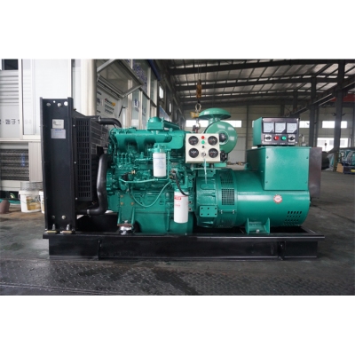 30KW玉柴柴油發(fā)電機(jī)組-玉柴4缸柴油機(jī)YCD4M12D-50,柴油發(fā)電機(jī)組缸徑/行程：100/118mm,柴油發(fā)電機(jī)組水冷發(fā)動(dòng)機(jī)功率39.6KW,柴油發(fā)電機(jī)組配套馬拉松斯坦福發(fā)電機(jī)。廠價(jià)直銷(xiāo)歡迎選購(gòu)：13773399855。