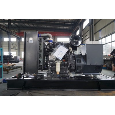 120kw上柴動(dòng)力柴油發(fā)電機(jī)組-上柴股份4缸柴油機(jī)4HTAA4.3-G36柴油發(fā)電機(jī)組,缸徑/行程：105/124mm,柴油發(fā)電機(jī)組水冷發(fā)動(dòng)機(jī)功率140KW,柴油發(fā)電機(jī)組配套馬拉松斯坦福發(fā)電機(jī)。廠價(jià)直銷歡迎選購：13773399855。